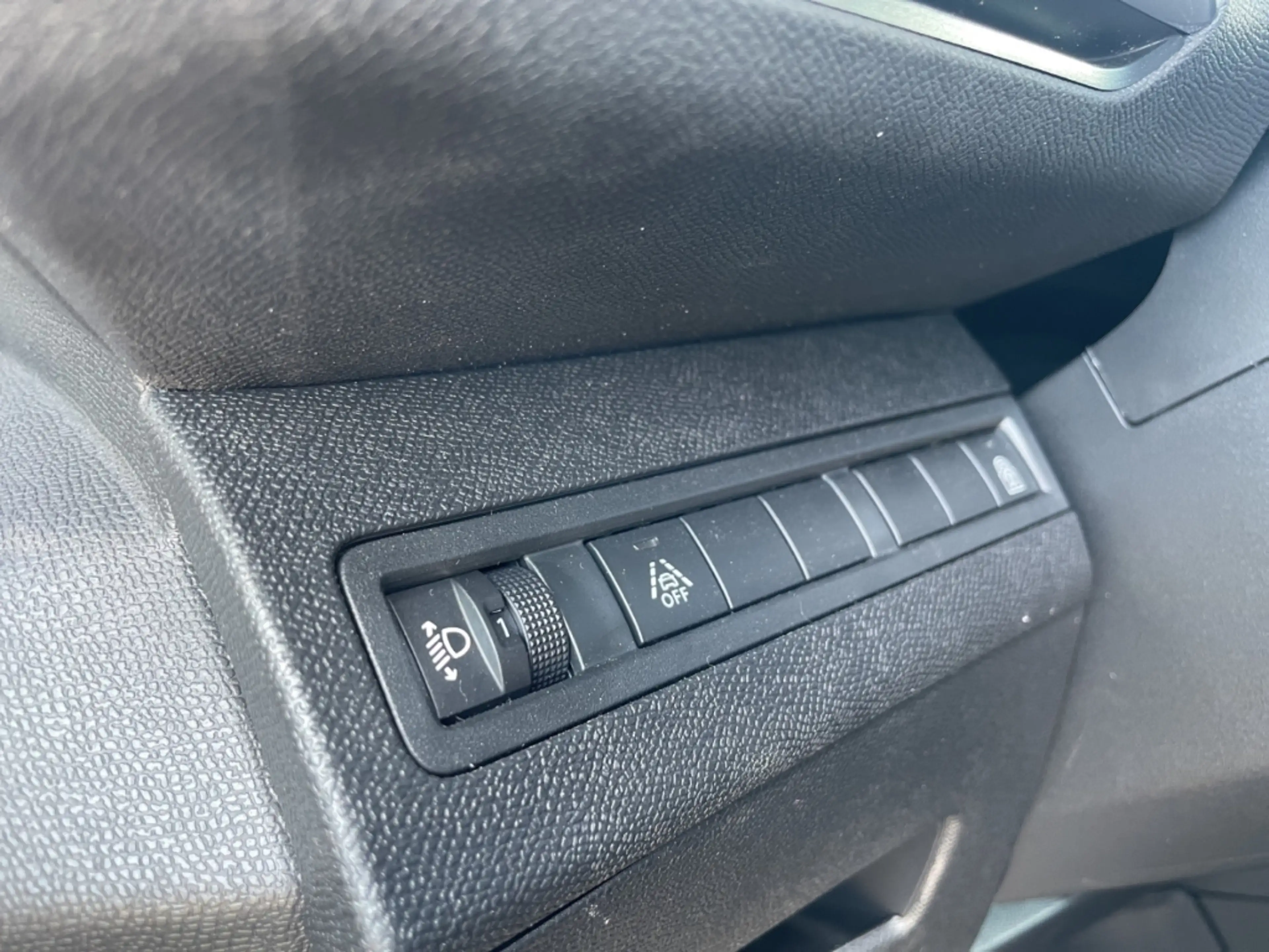 Peugeot 5008 Allure HYBRID 136 e-DSC6 7-Sitzer Kamera LED CarPl — photo 19
