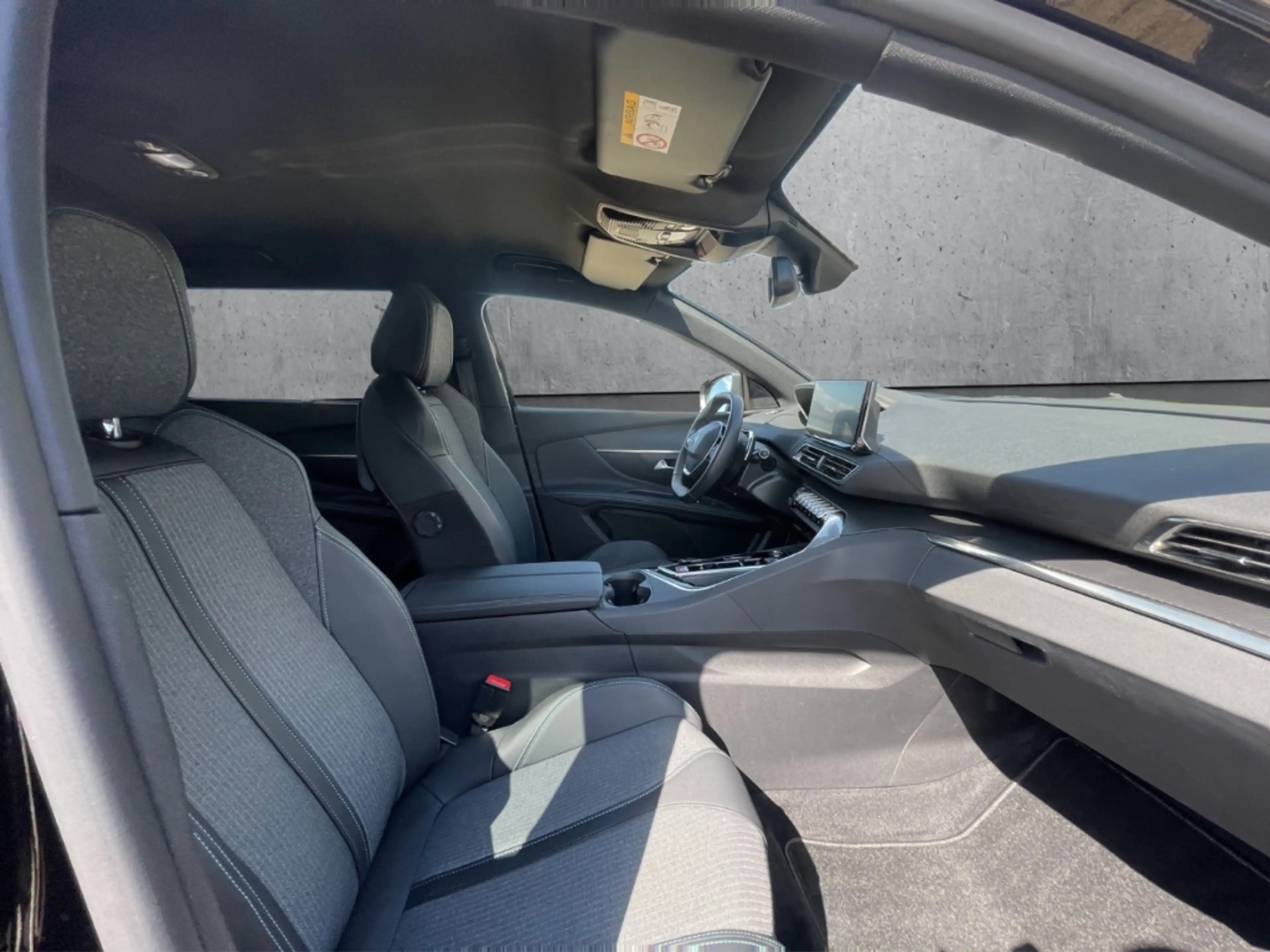 Peugeot 5008 Allure HYBRID 136 e-DSC6 7-Sitzer Kamera LED CarPl — photo 13
