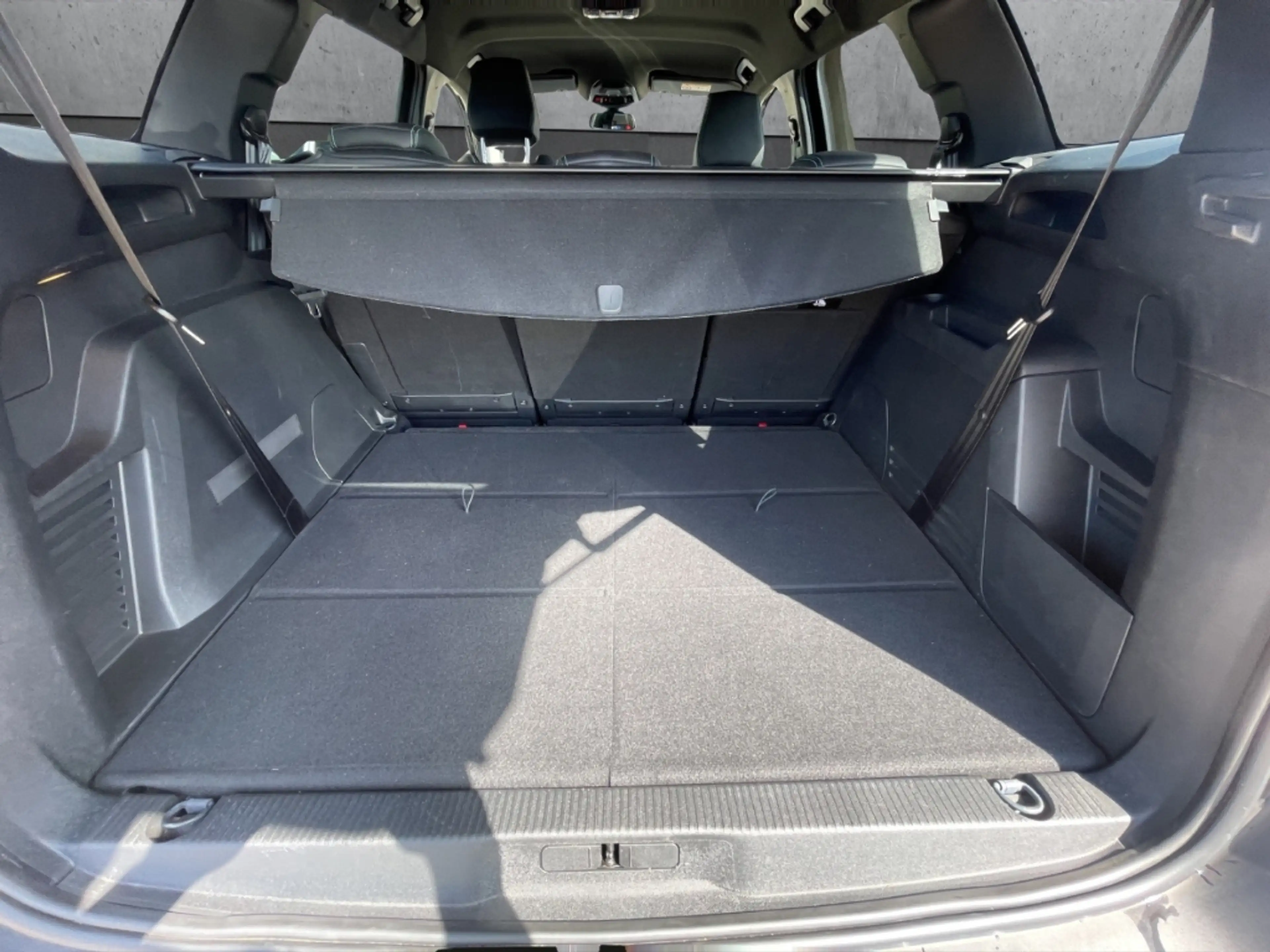 Peugeot 5008 Allure HYBRID 136 e-DSC6 7-Sitzer Kamera LED CarPl — photo 7