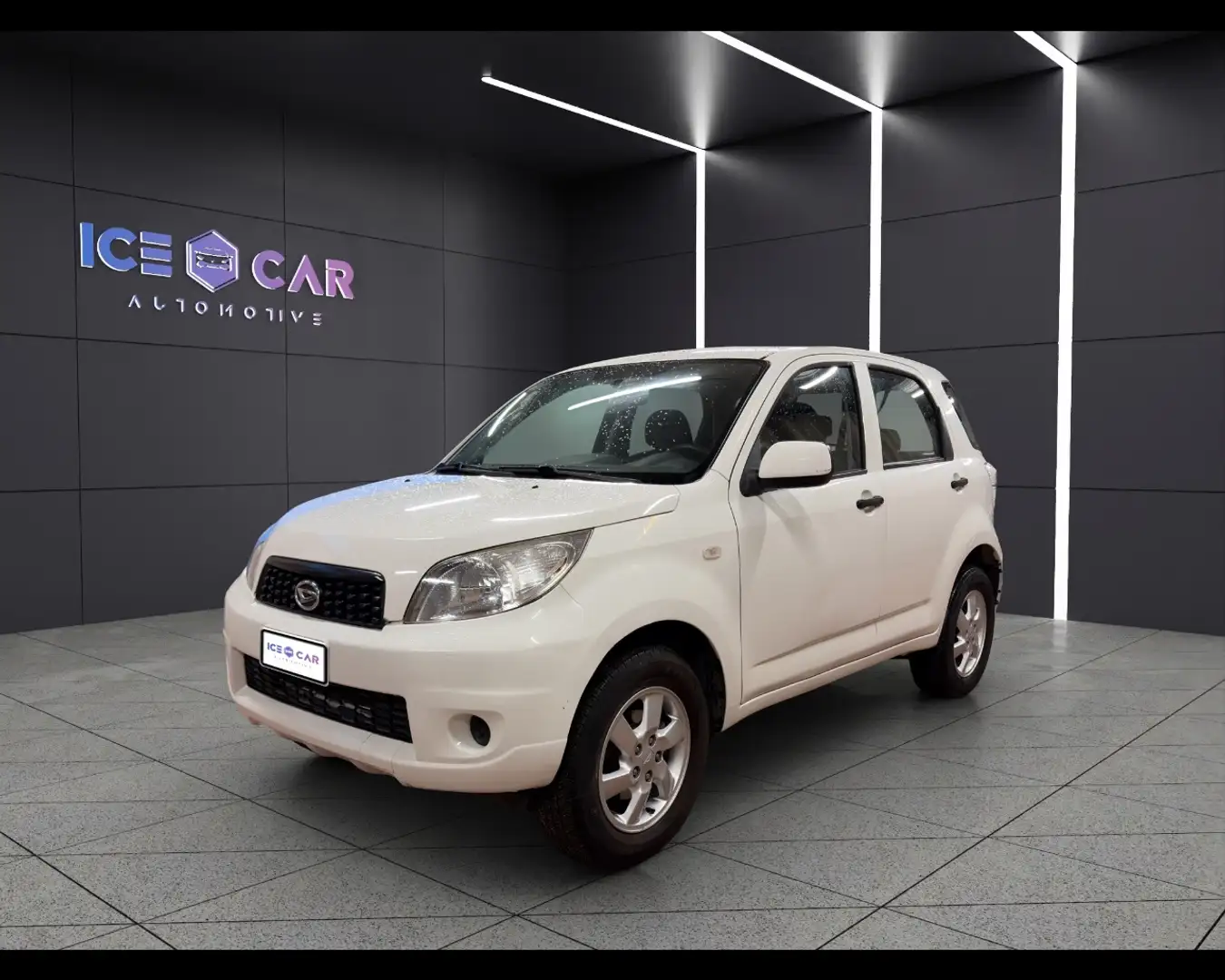 Daihatsu Terios 1.5 2WD B Easy Five Weiß - 1