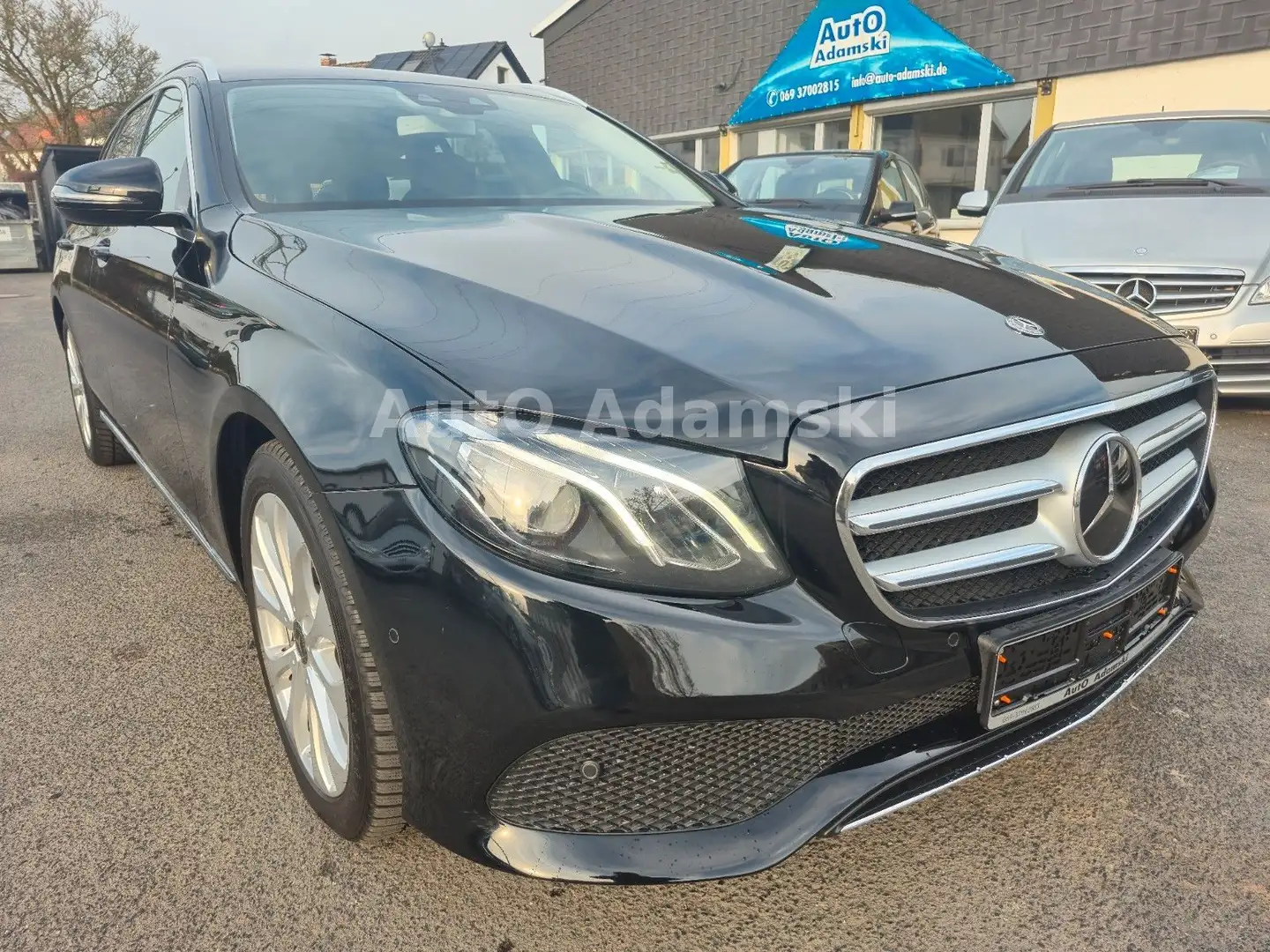 Mercedes-Benz E 350 d T 4MATIC Avantgarde STDHZG 98tkm AHK Noir - 2