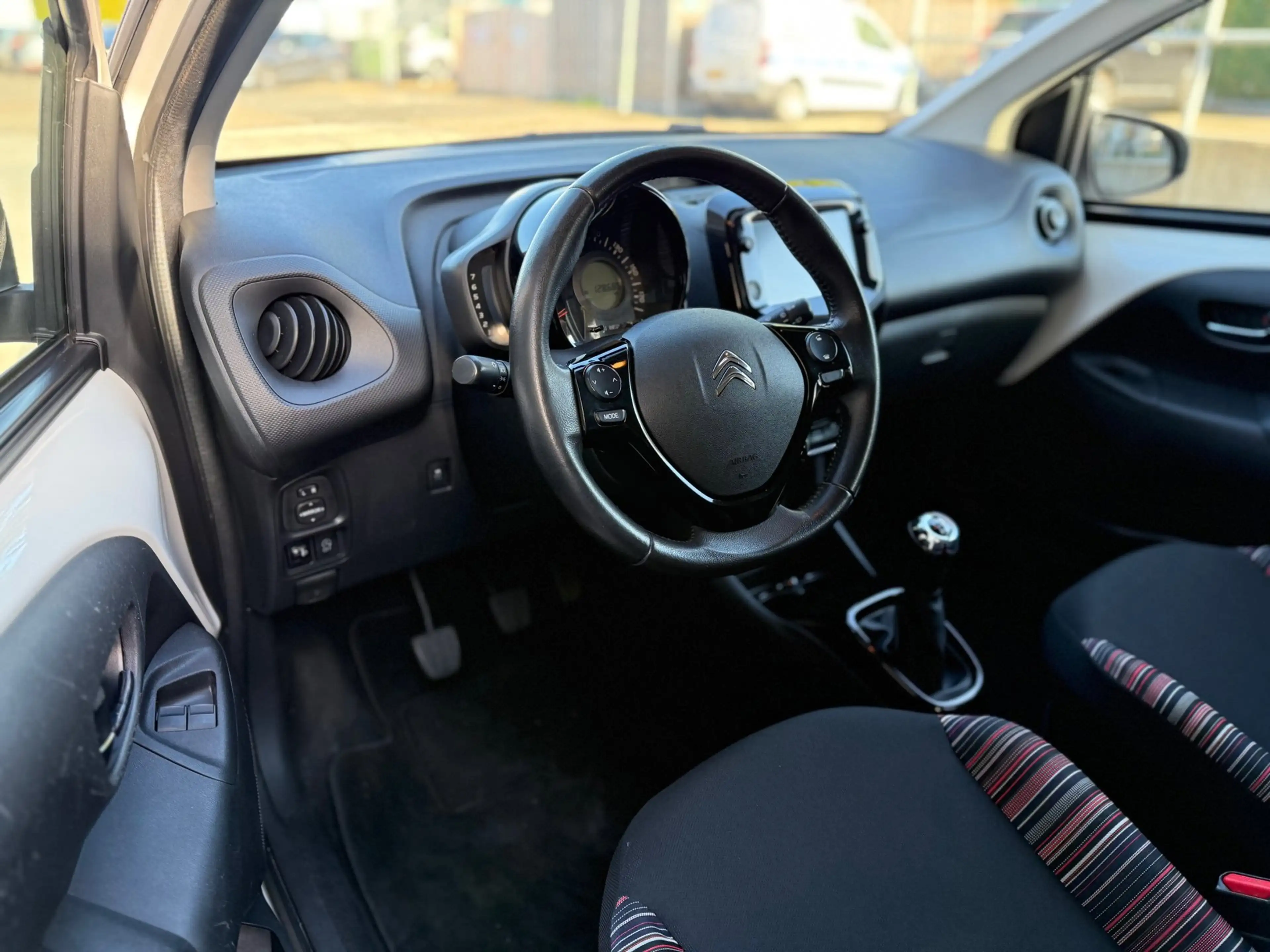 Citroen C1 1.0 VTi Shine — photo 10