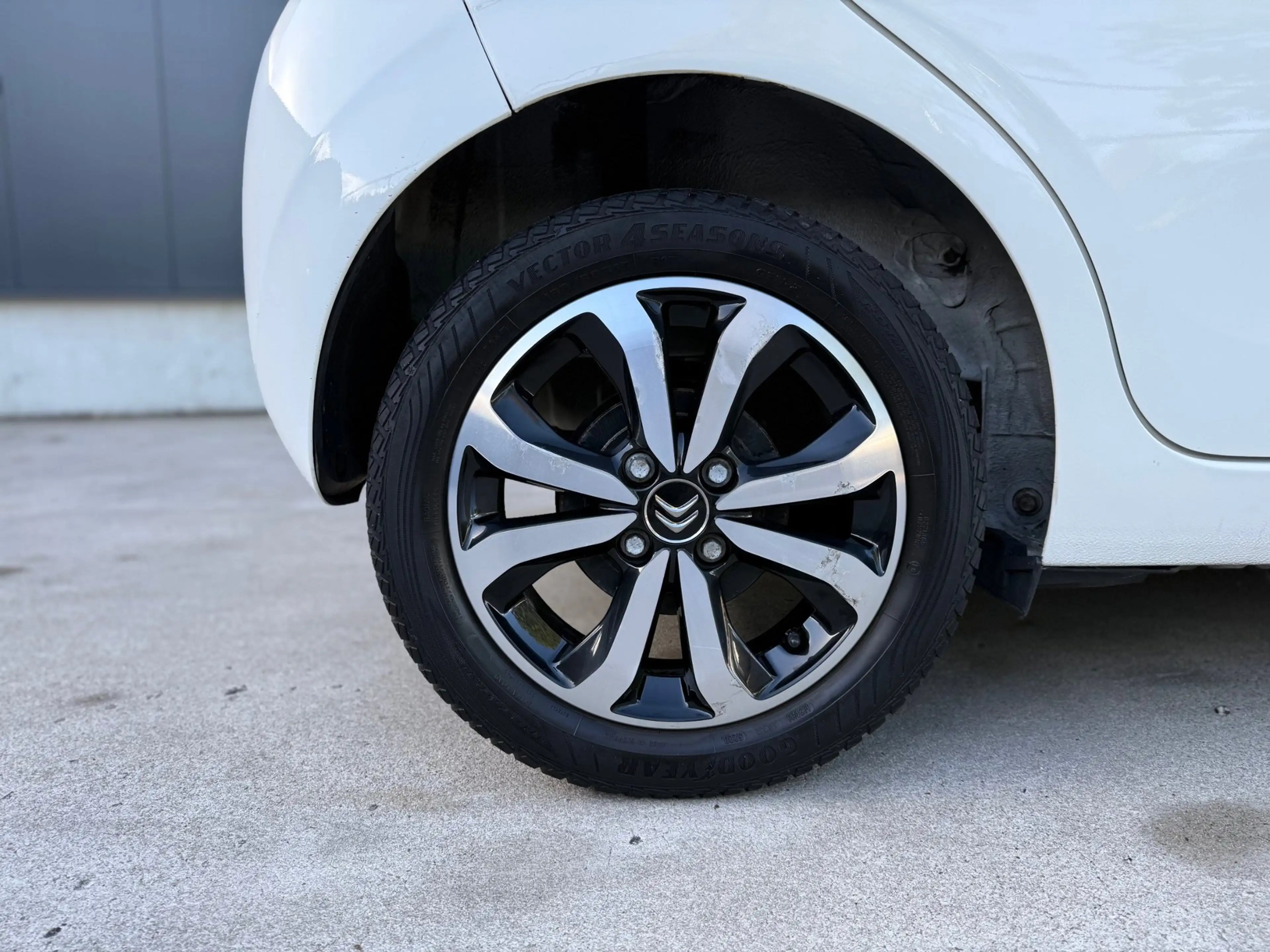 Citroen C1 1.0 VTi Shine — photo 7