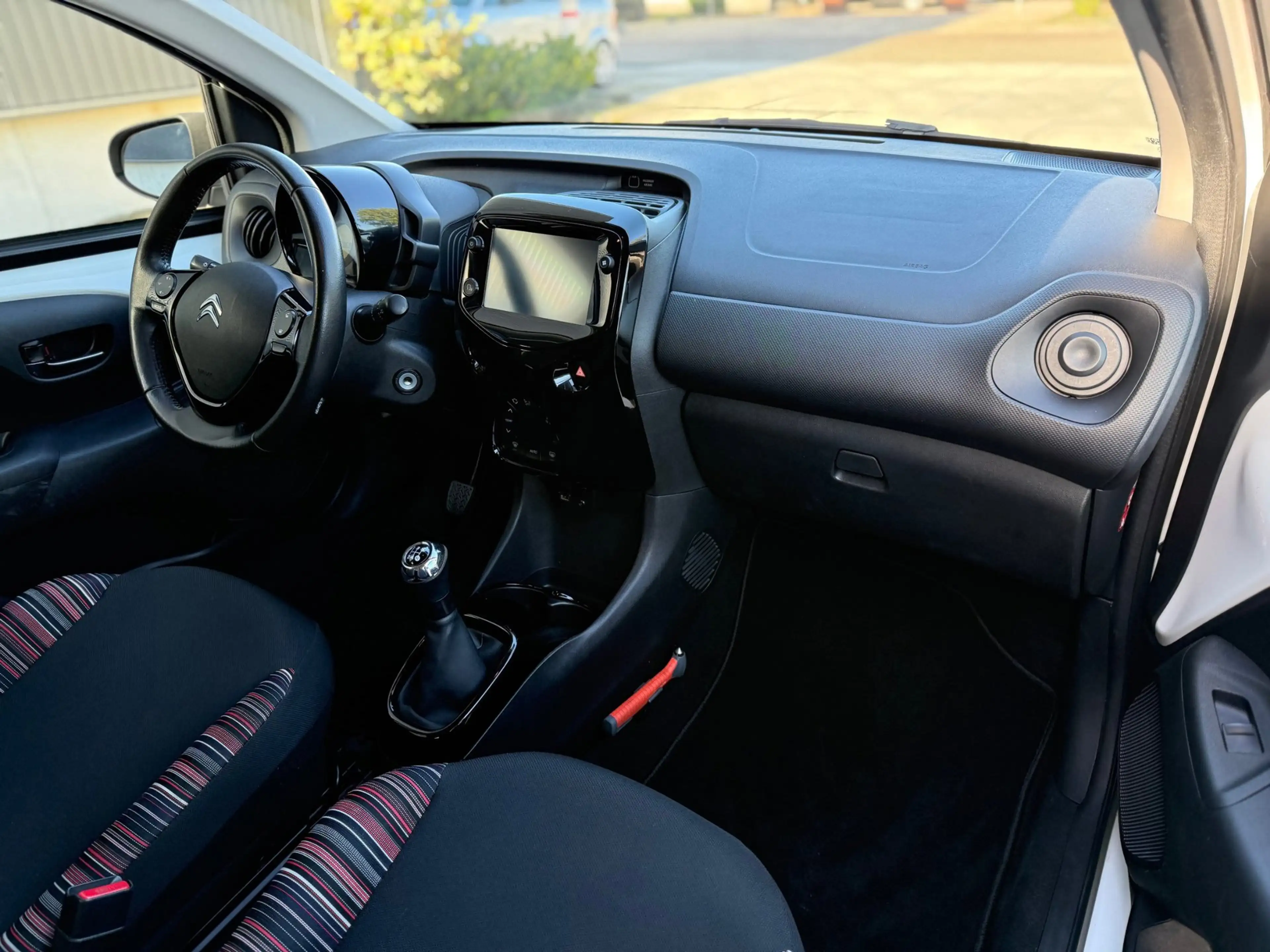 Citroen C1 1.0 VTi Shine — photo 12