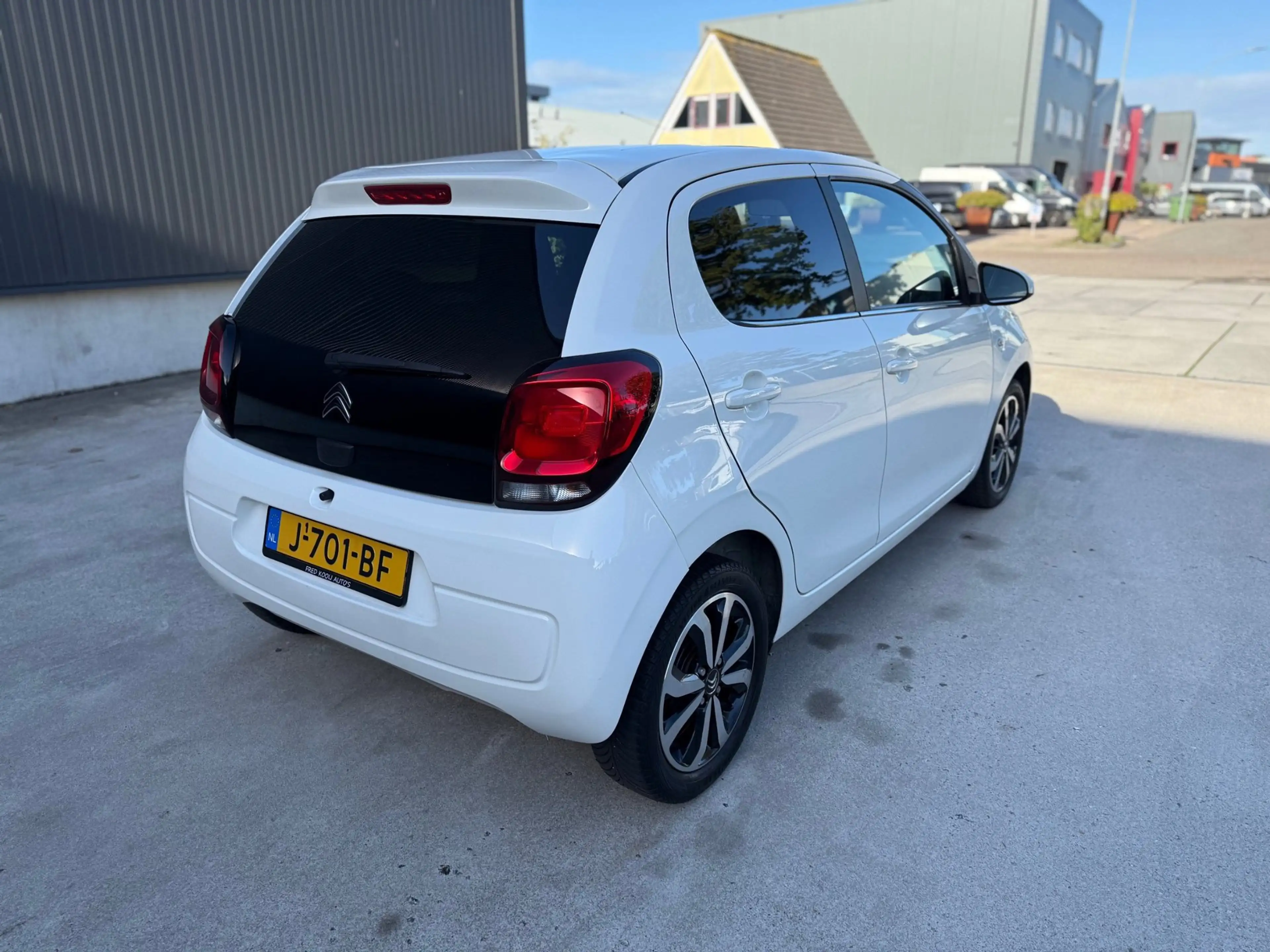 Citroen C1 1.0 VTi Shine — photo 6
