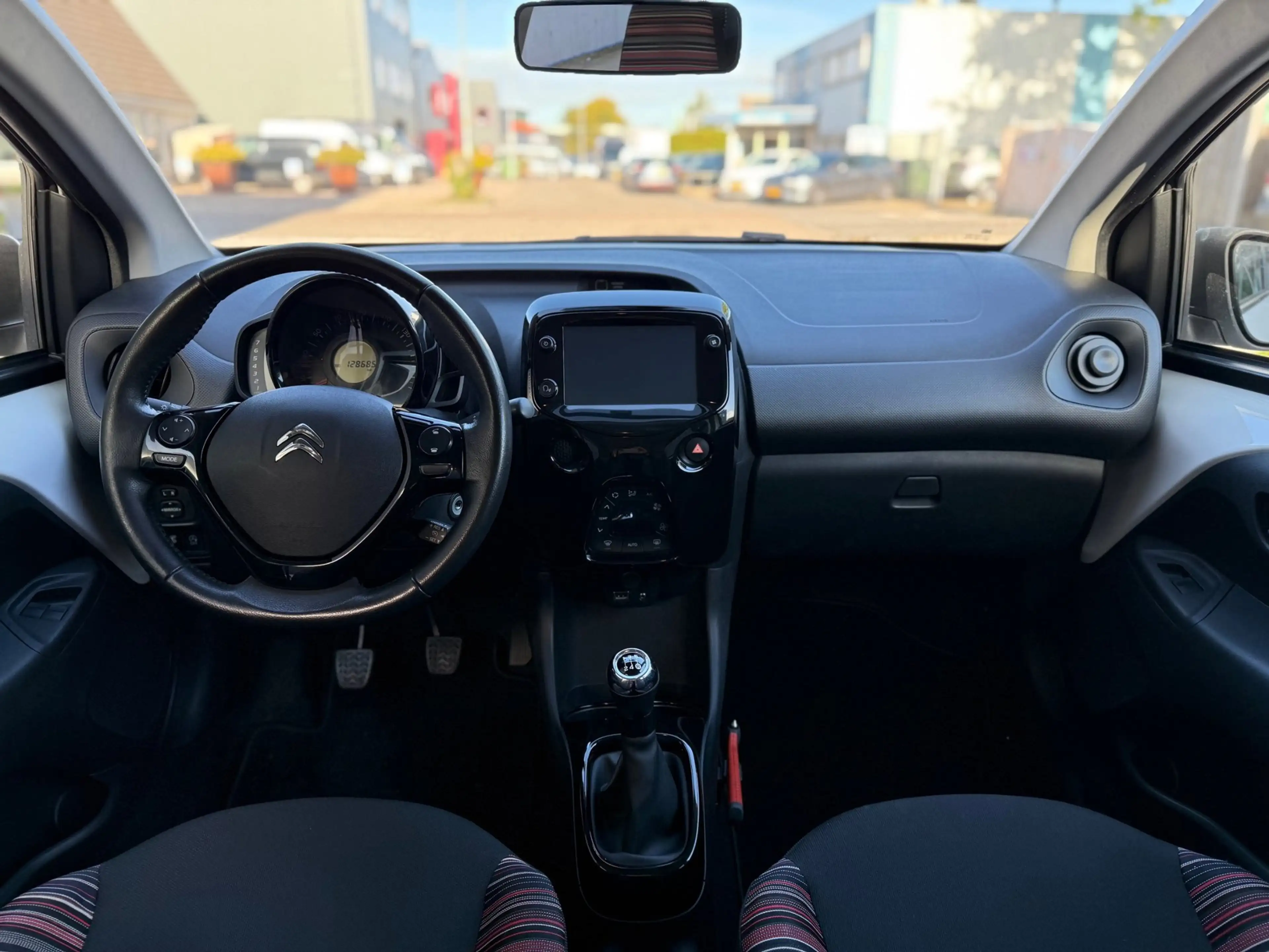 Citroen C1 1.0 VTi Shine — photo 11
