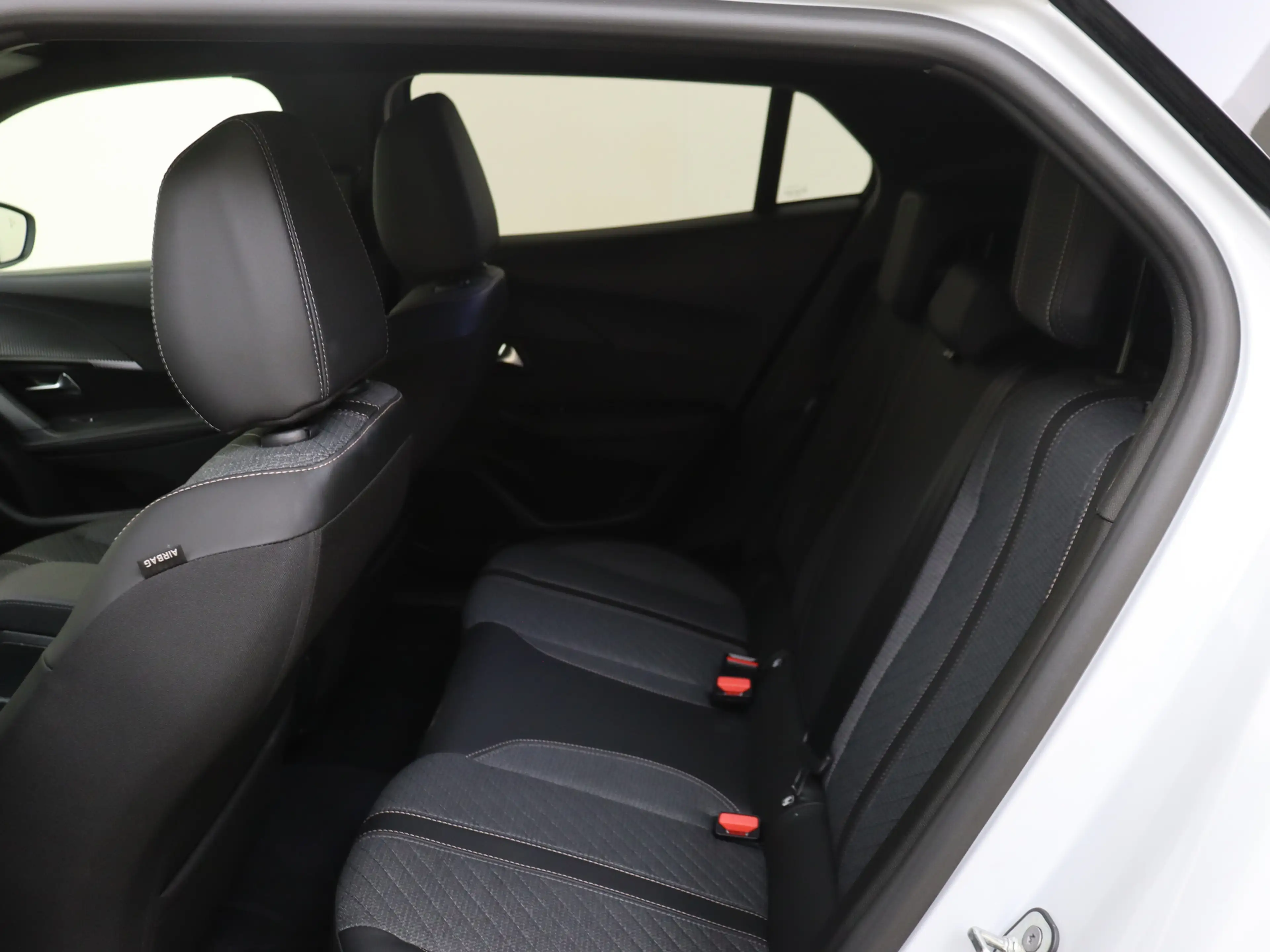 Peugeot e-2008 EV Allure Avantage 54 kWh | Adapt. Cruise | Camera — photo 12