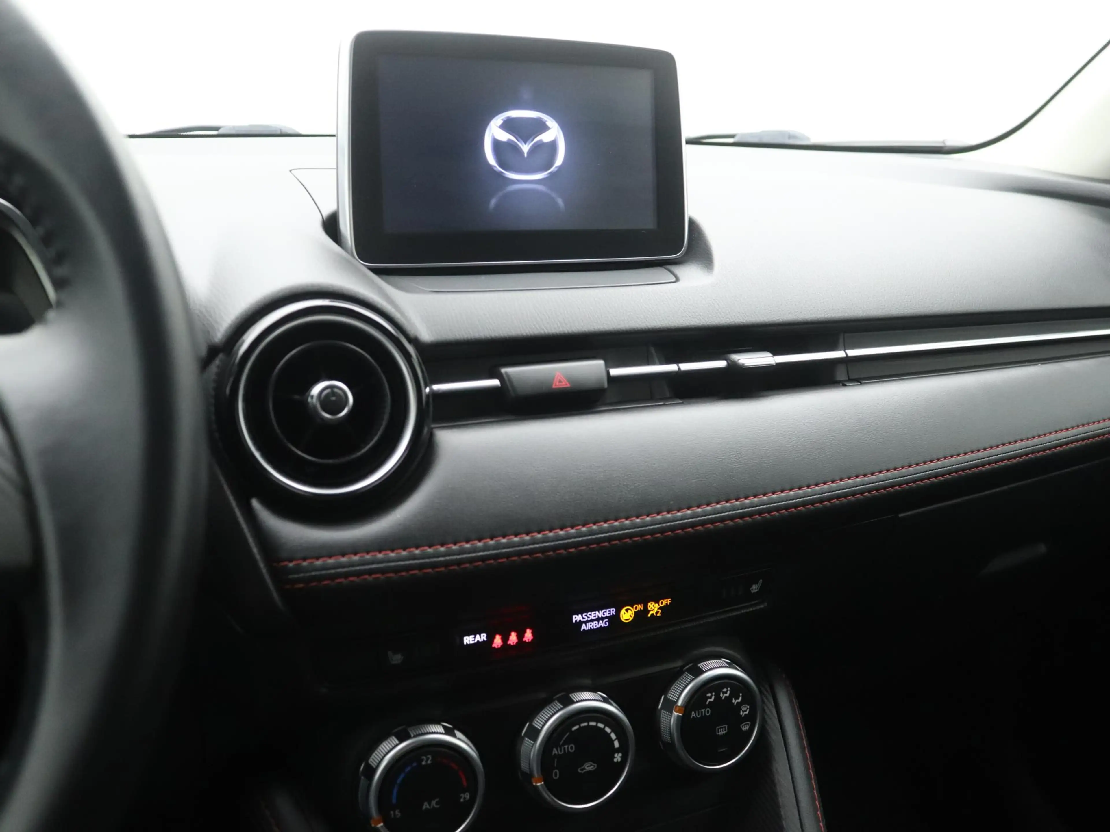 Mazda 2 1.5 SkyActiv-G GT-M automaat : dealer onderhouden — photo 27