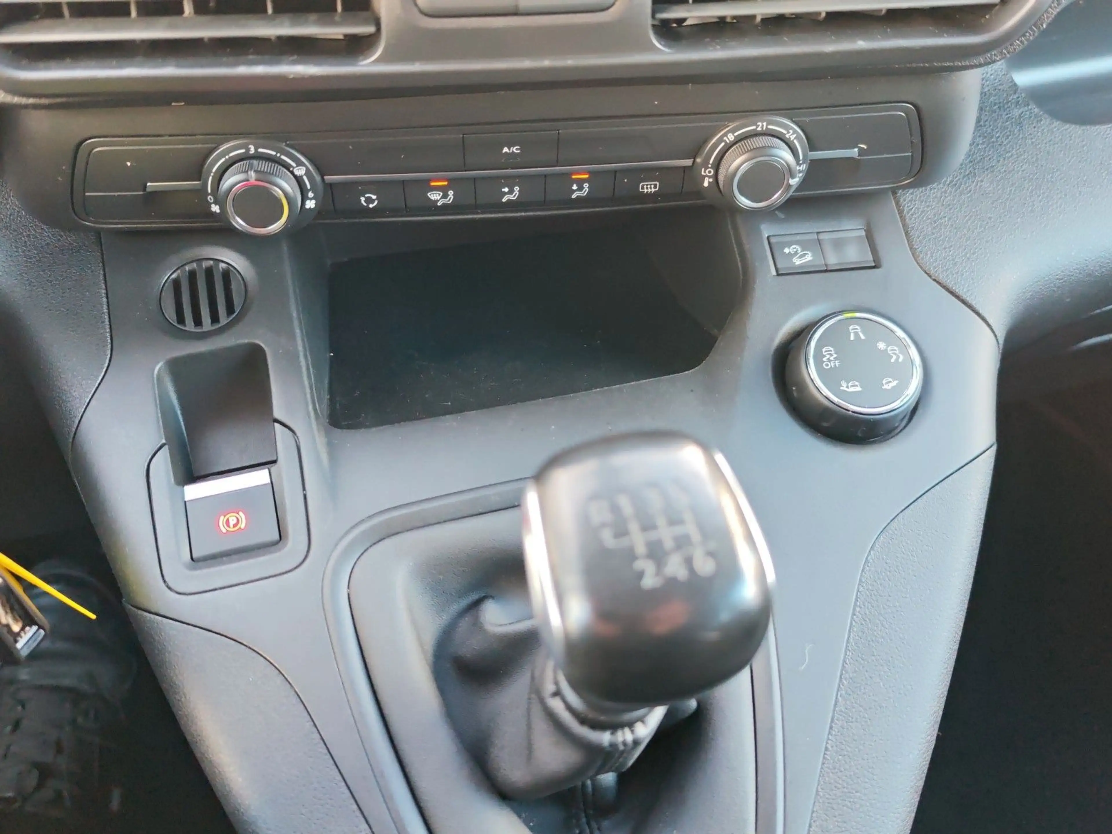 Opel Combo Life 1.5 *Standheiz*Sitzheiz*Kamera* — photo 12