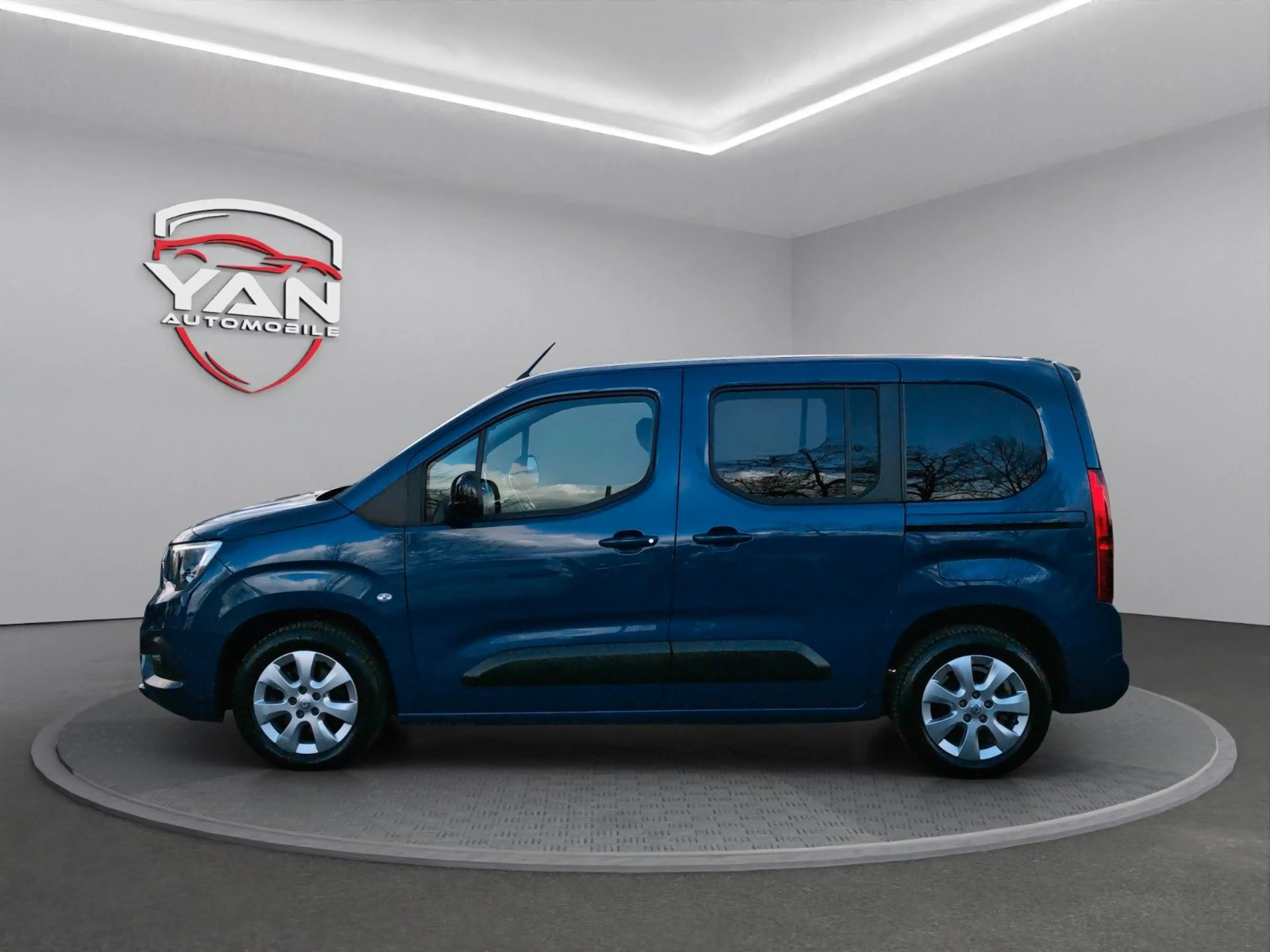 Opel Combo Life 1.5 *Standheiz*Sitzheiz*Kamera* — photo 9