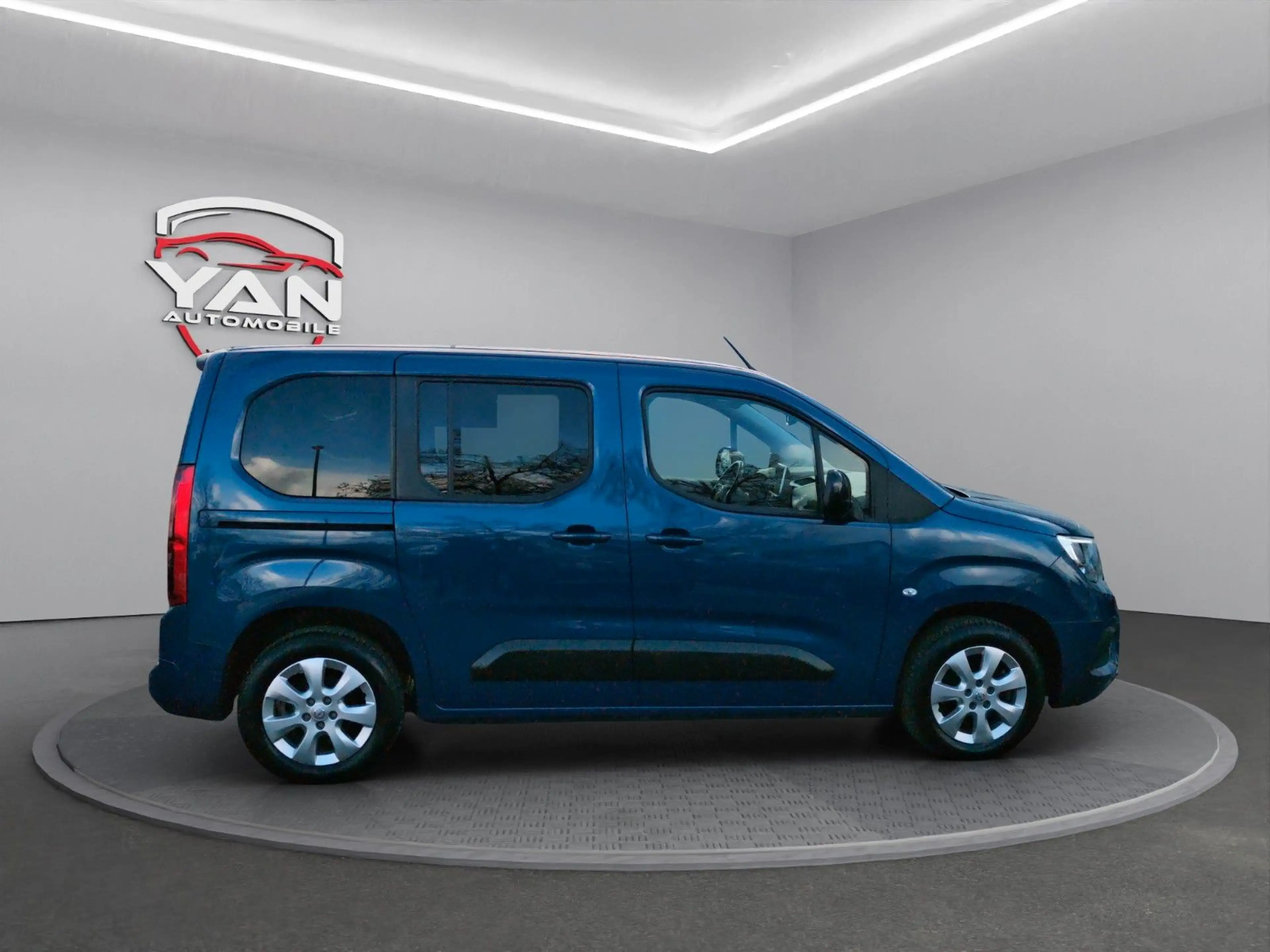 Opel Combo Life 1.5 *Standheiz*Sitzheiz*Kamera* — photo 5