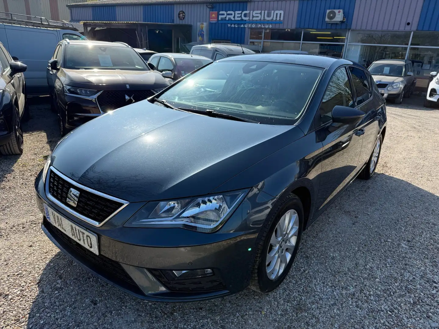 SEAT Leon Leon 1.2 TSI 110 Start/Stop Connect Grau - 1