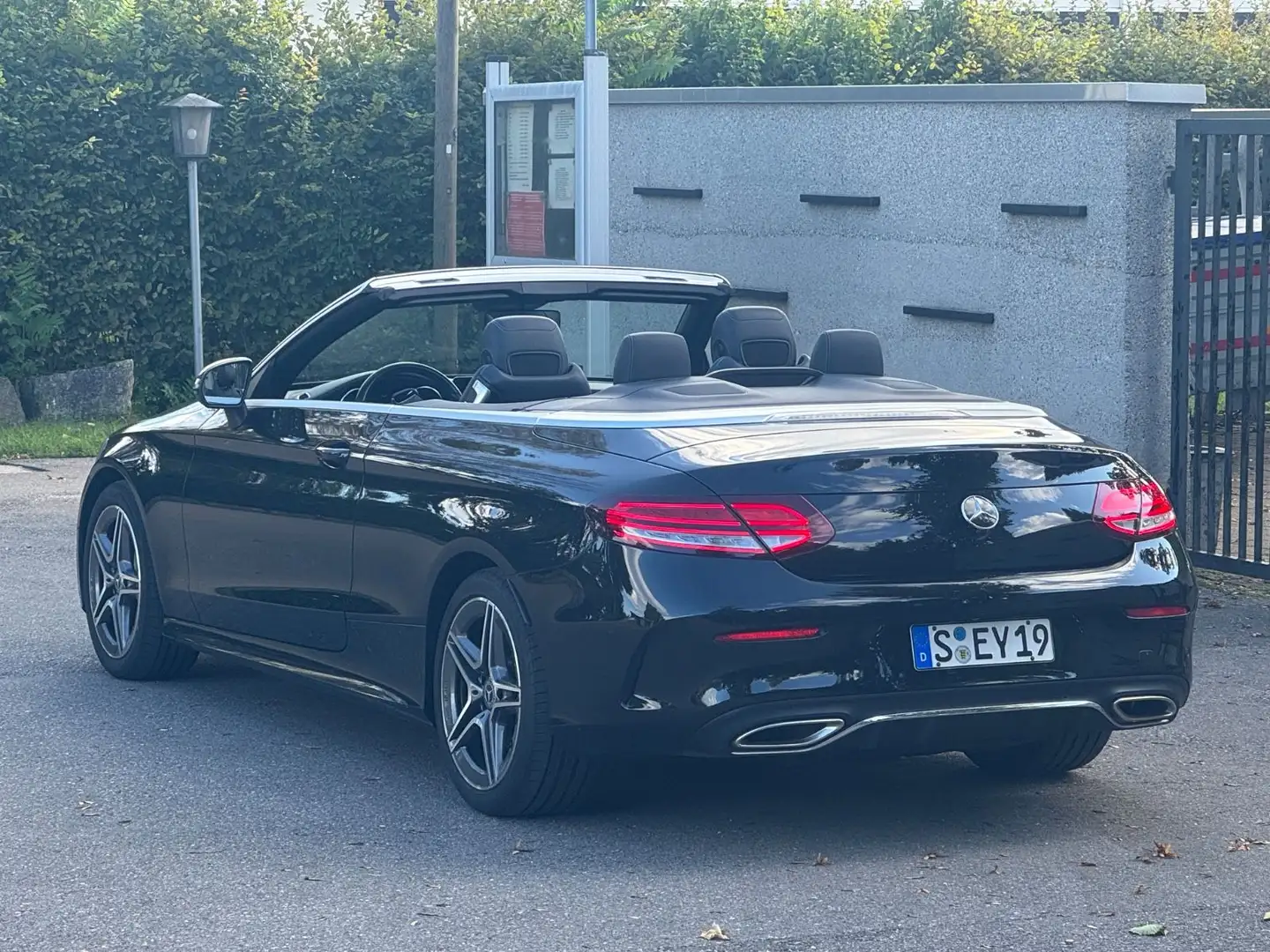 Mercedes-Benz C 180 C -Klasse Cabrio AMG Line Schwarz - 2