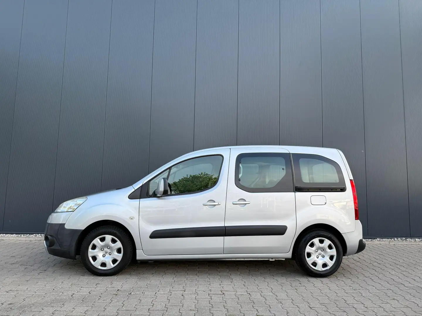 Peugeot Partner Tepee 1.6 XT klima / stoelverwarming Grey - 2