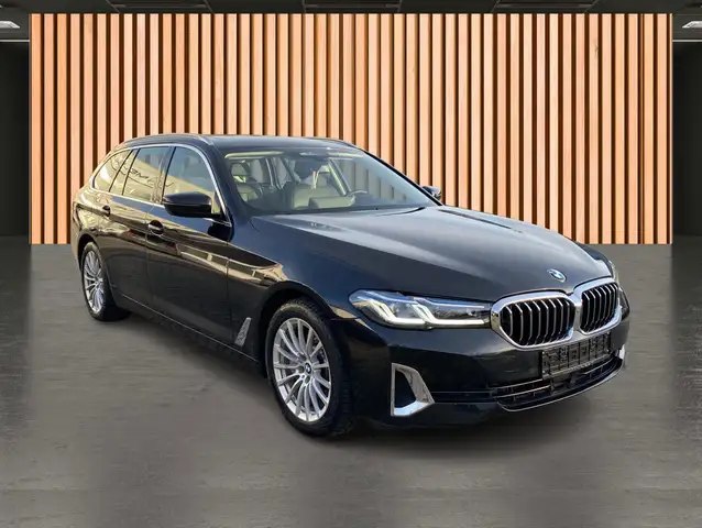 BMW 5 Series view 4
