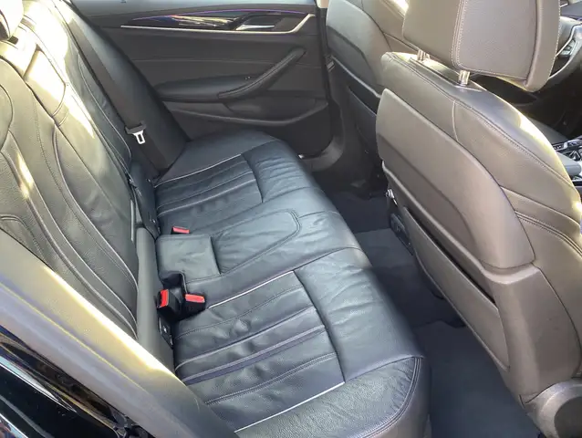 BMW 5 Series view 16