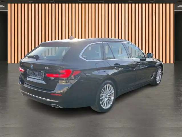 BMW 5 Series view 5