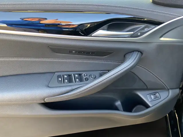 BMW 5 Series view 7