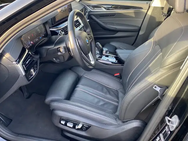 BMW 5 Series view 3