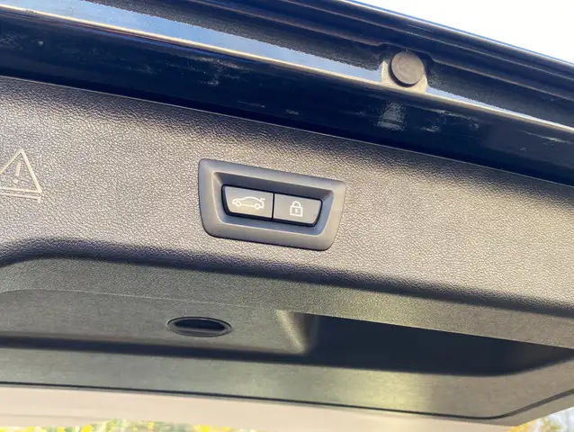 BMW 5 Series view 15
