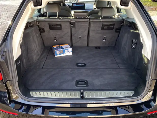 BMW 5 Series view 14