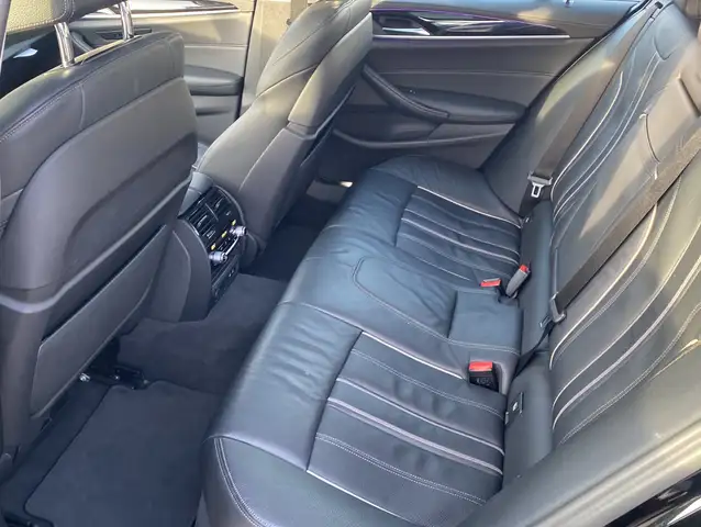BMW 5 Series view 11