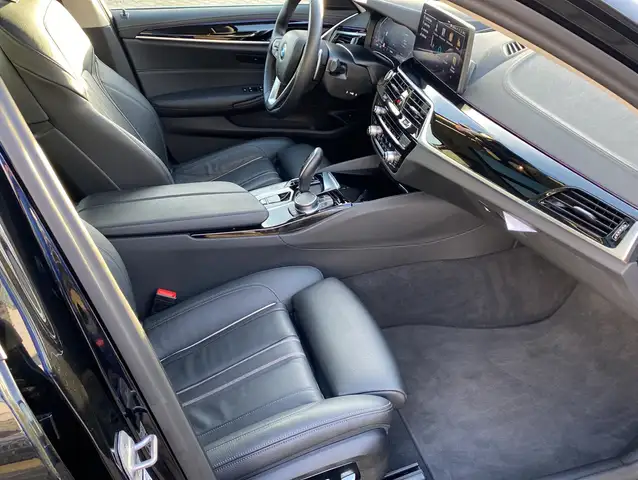BMW 5 Series view 17