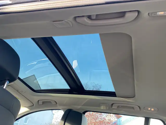 BMW 5 Series view 13