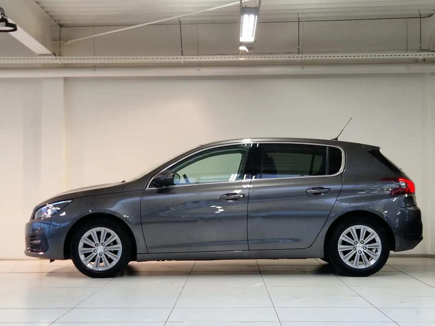Peugeot 308 1.2 PureTech Blue Lease Premium | Navigatie | Pano Gris - 2