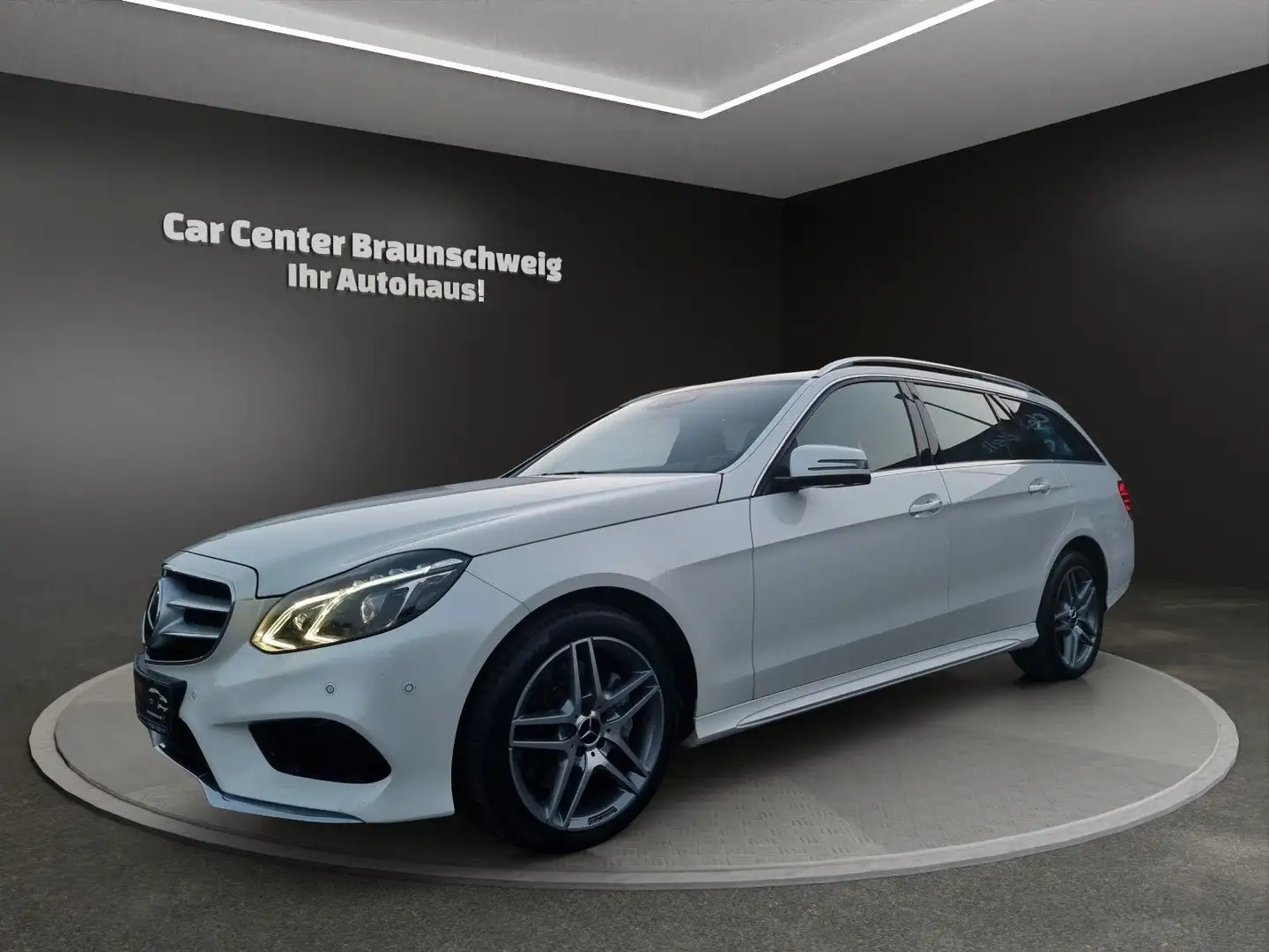 Mercedes-Benz E 350 BlueTEC AVANTGARDE+AMG+LED+Navi+AHK Weiß - 1
