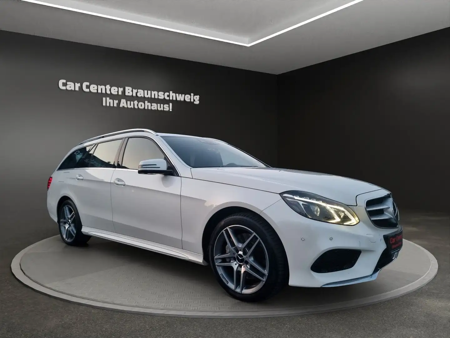 Mercedes-Benz E 350 BlueTEC AVANTGARDE+AMG+LED+Navi+AHK Weiß - 2