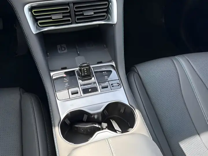BYD Seal U DM-i COMFORT 2025, foto 15