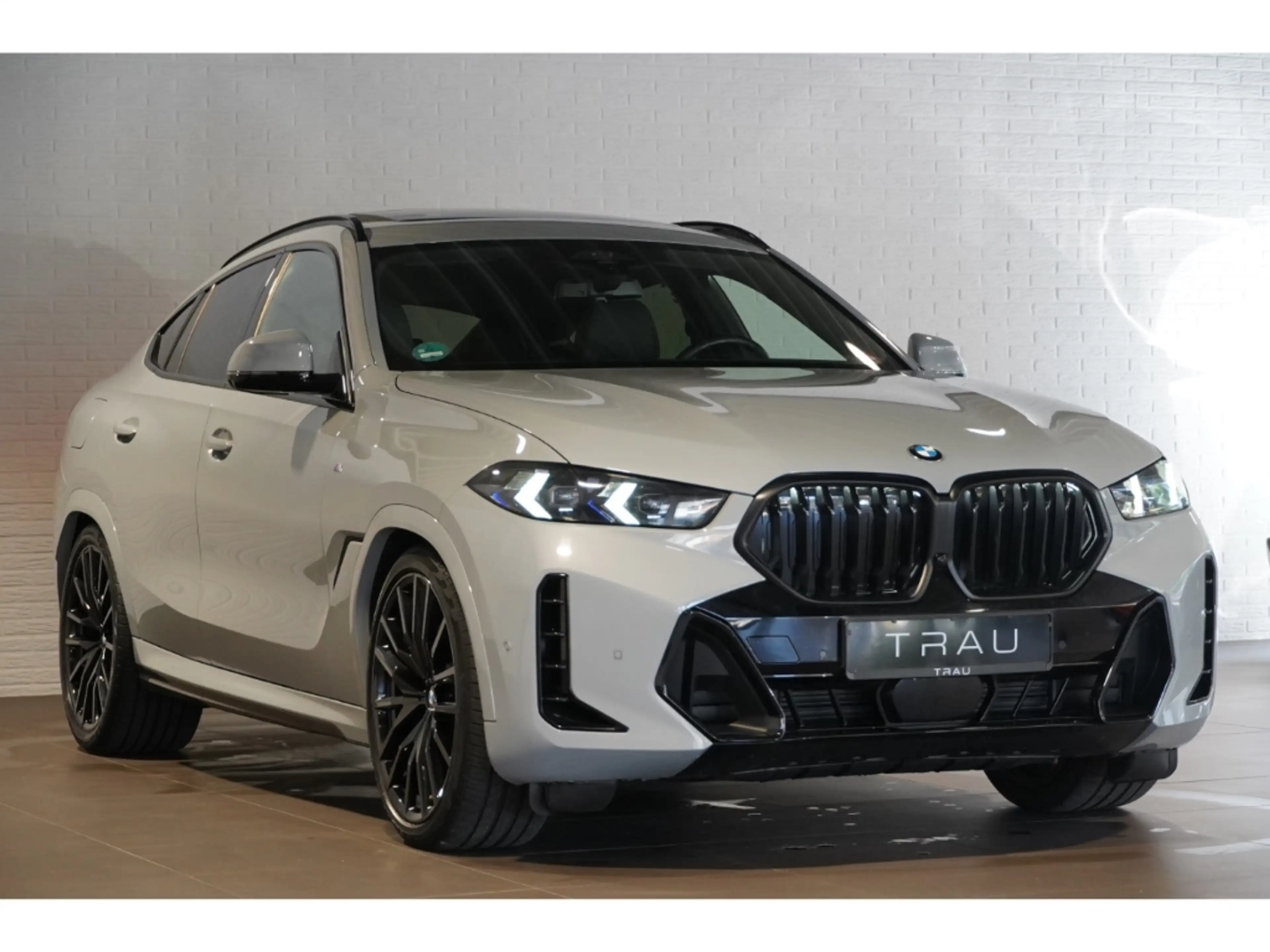 BMW X6 40d M-Sport Pano-Sky Massage Memo AHK H&K HUD