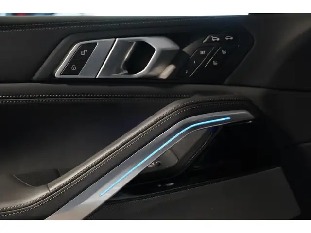 BMW X6 view 8