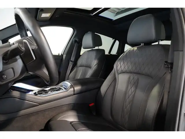 BMW X6 view 11