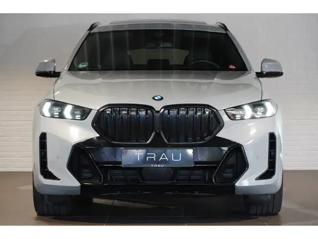 BMW X6 view 2