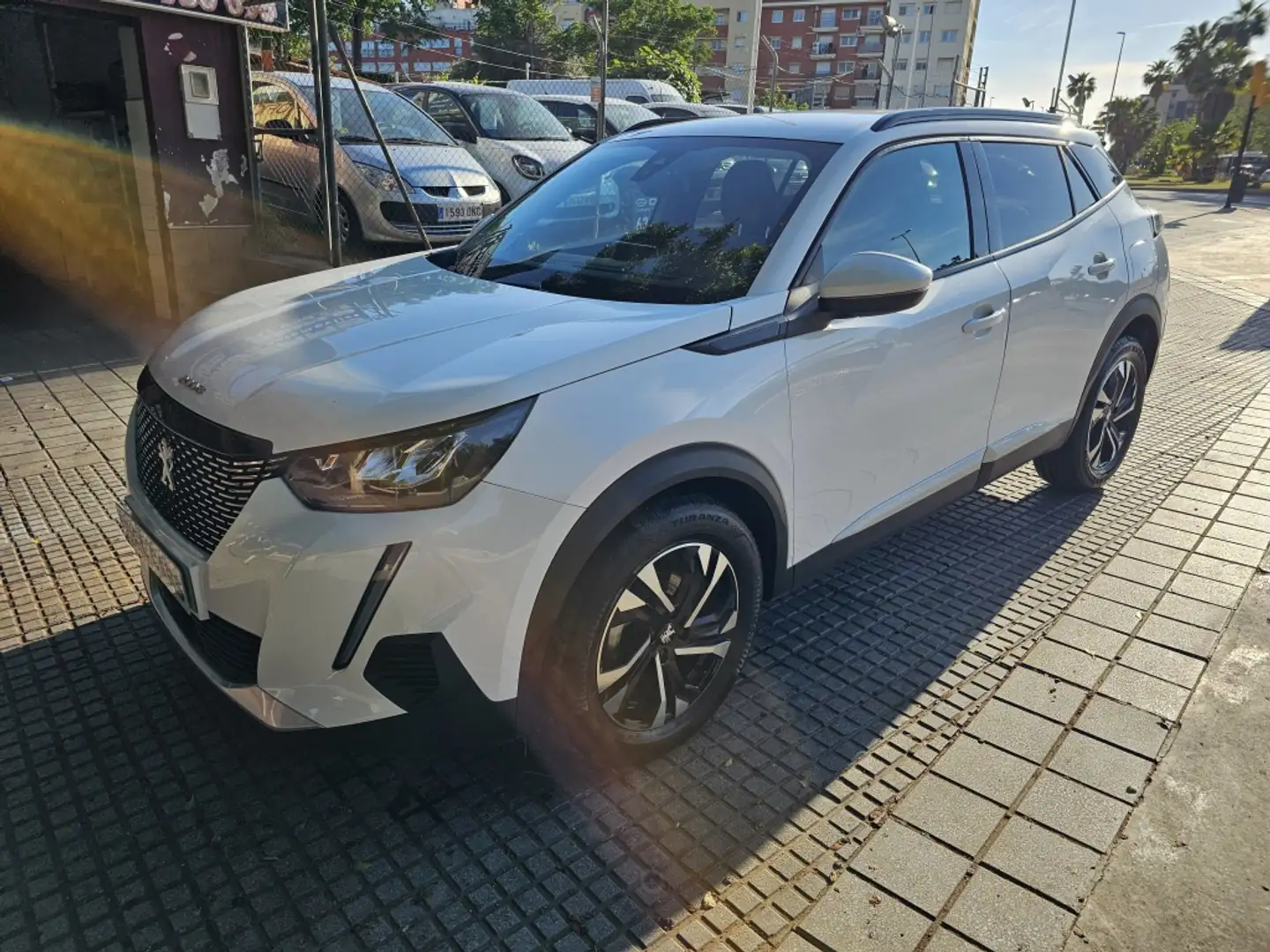 Peugeot 2008 1.5BlueHDi S&S Allure 110 Wit - 1