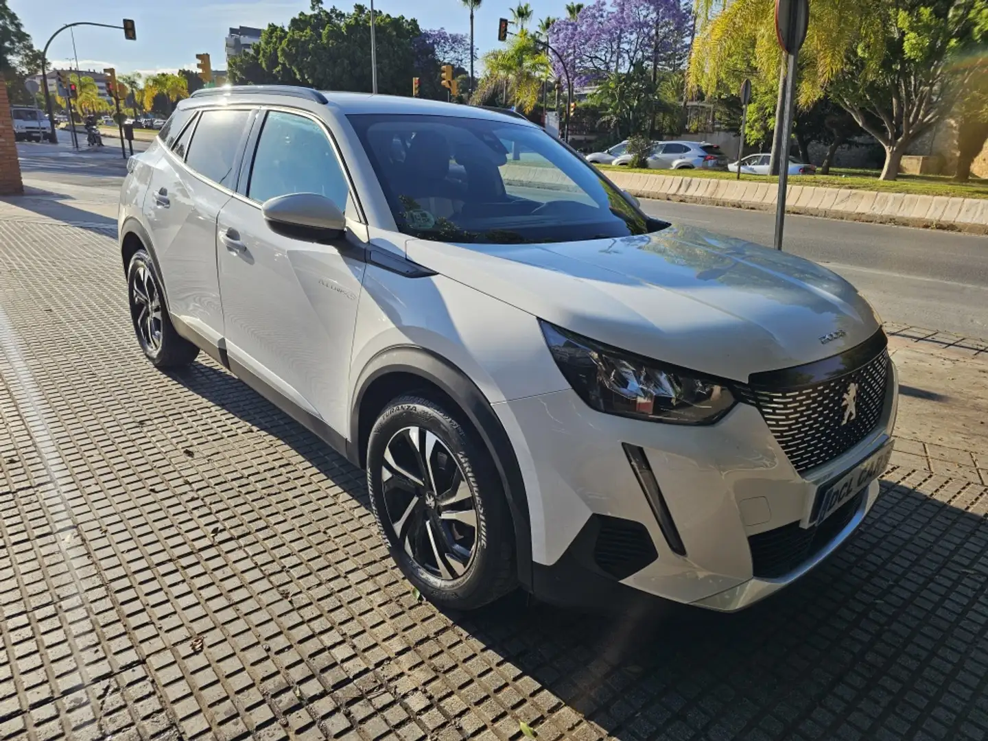 Peugeot 2008 1.5BlueHDi S&S Allure 110 Wit - 2