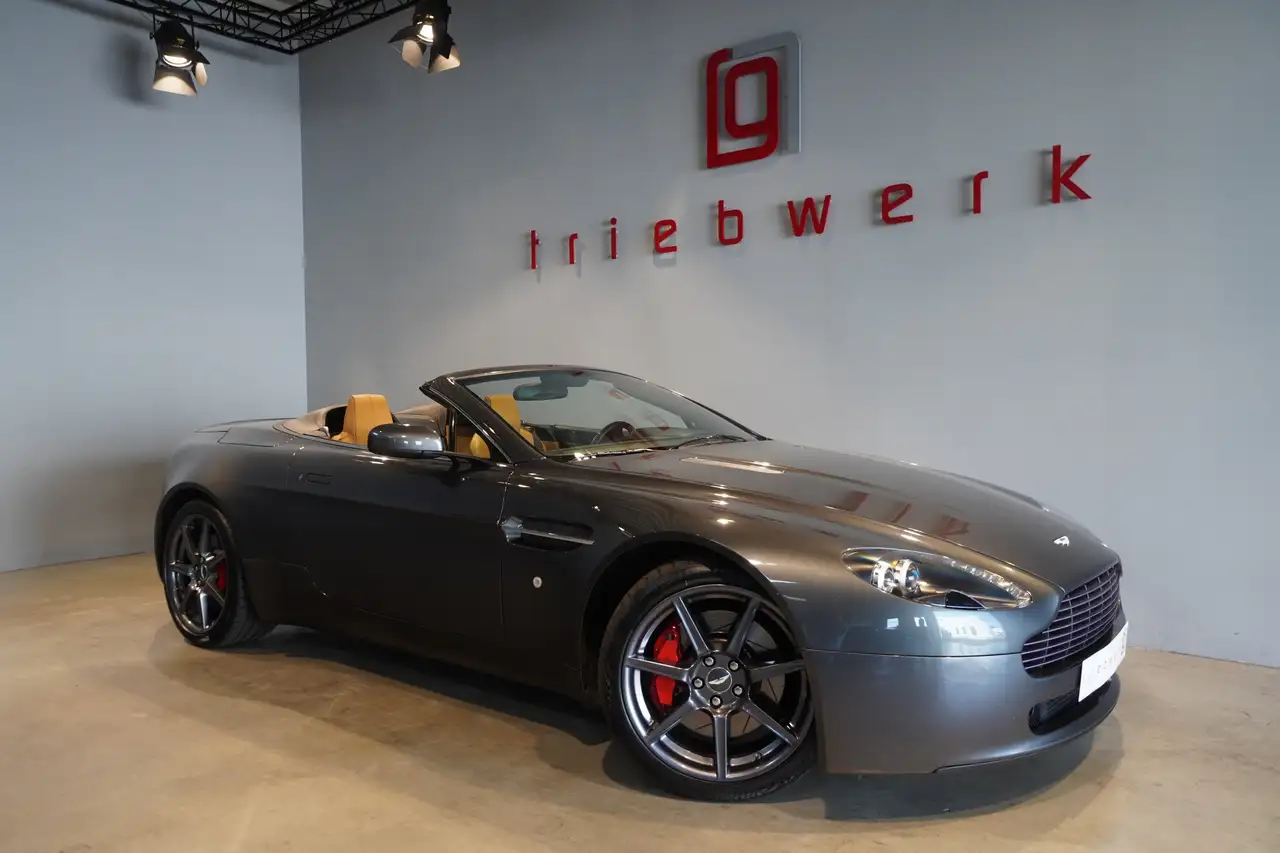 Aston Martin V8