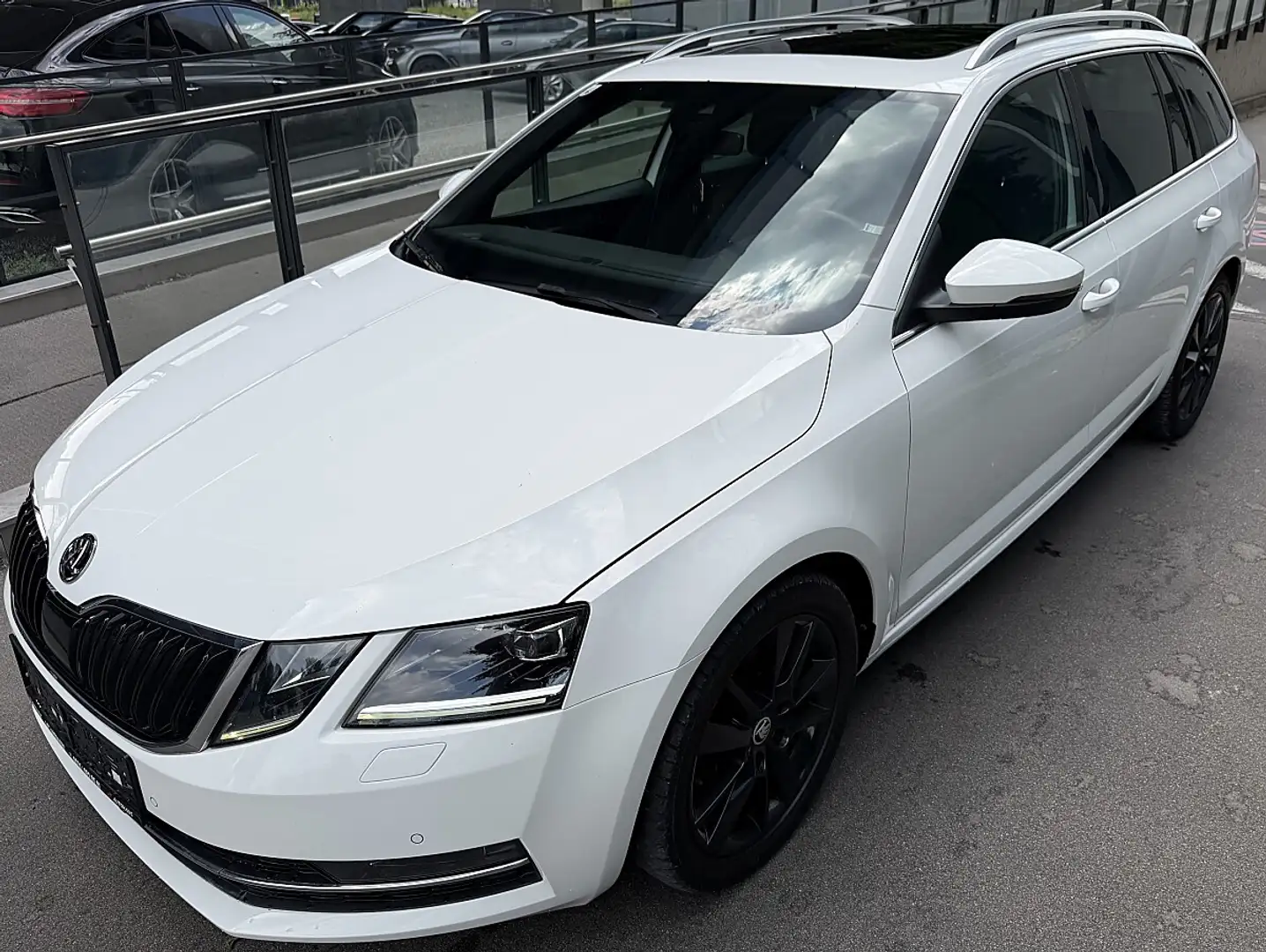 Skoda Octavia Combi 2.0 TDI DSG Style Limited | AHK | Panorama Weiß - 1