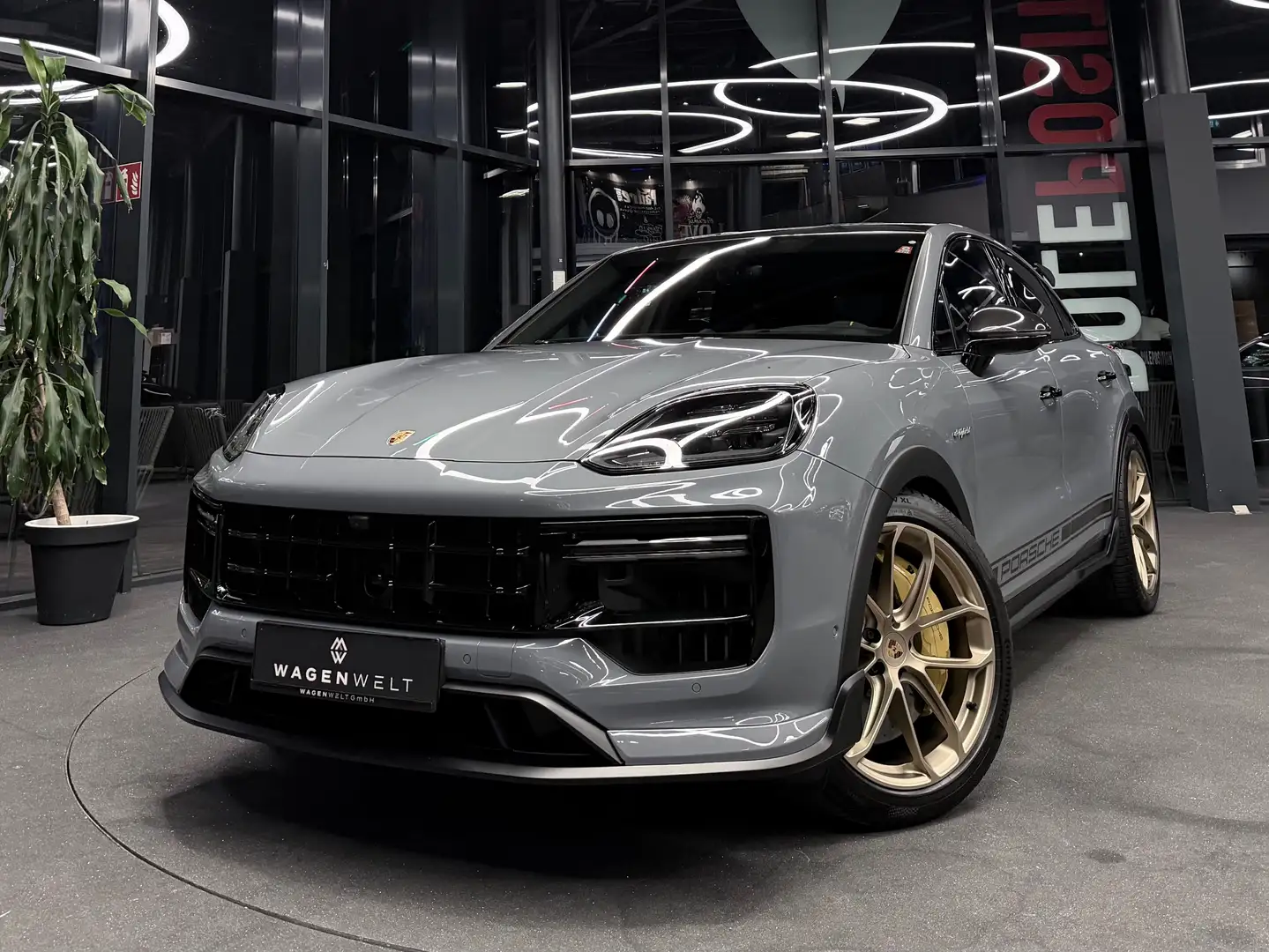 Porsche Cayenne Turbo E-Hybrid GT-Paket TECHART, Nachtsicht, InnoD Grau - 1