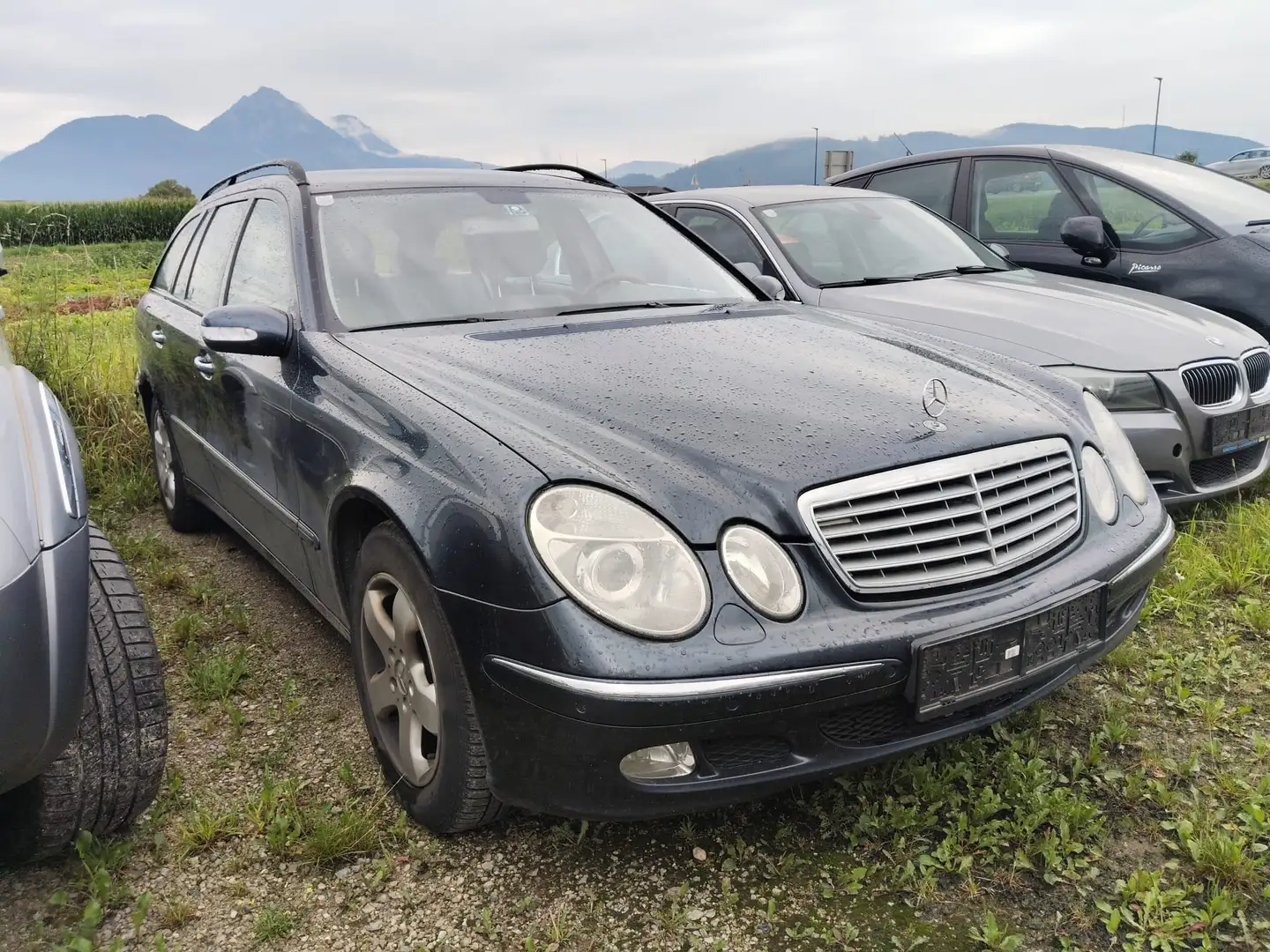 Mercedes-Benz E 270 *LEDER*PDC*STANDHEIZUNG* Černá - 1