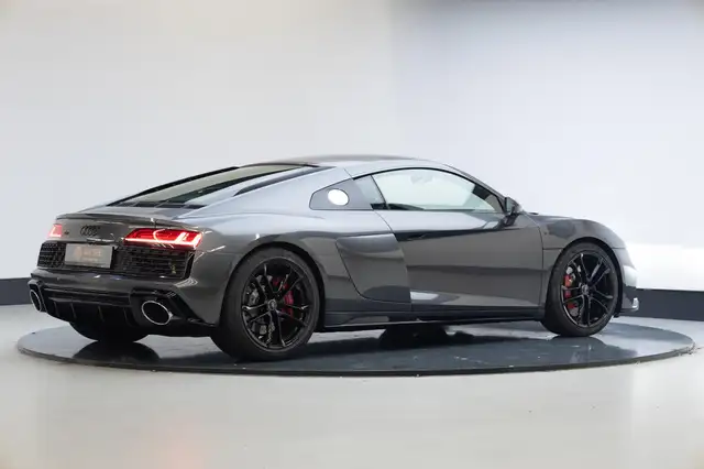 Audi R8 view 24