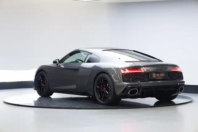 Audi R8 view 2