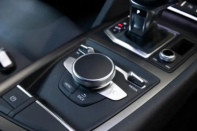 Audi R8 view 12