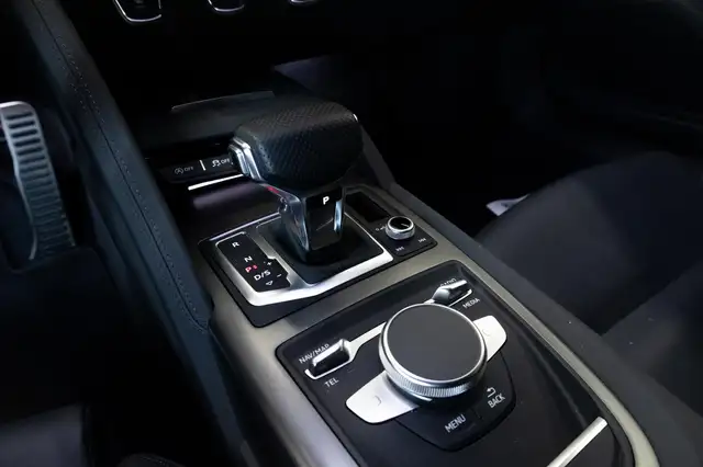 Audi R8 view 10