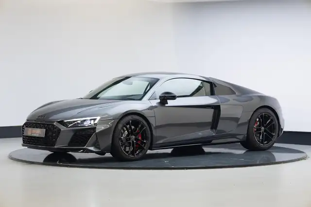 Audi R8 view 25