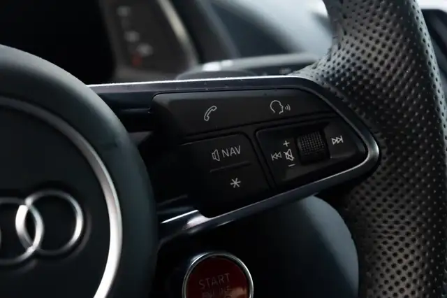 Audi R8 view 14