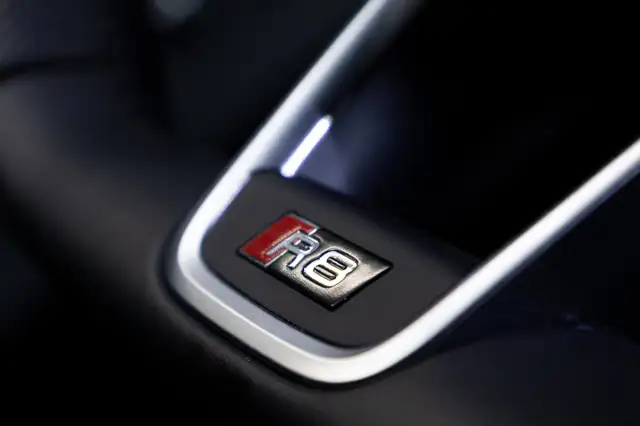 Audi R8 view 15