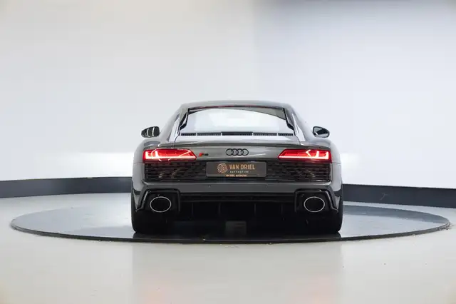 Audi R8 view 21